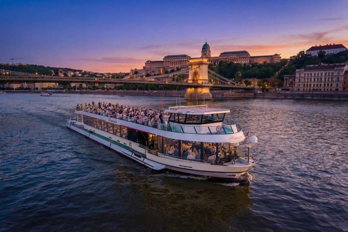 Budapeste: Cruzeiro Turístico no Danúbio com Prosecco de Boas-Vindas