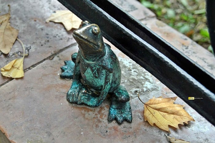 Mini Statue Hunt in Budapest Private Walking Tour