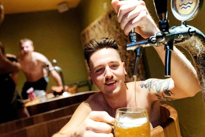 Budapest : enterrement de vie de garçon ou de jeune fille – spa à la bière aux thermes Lukács