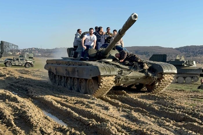 Budapeste: Dirige um tanque T-72 e dá um passeio off-road em um BTR militar