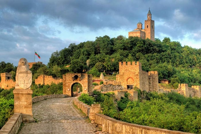 From Bucharest: Private Tour to Veliko Tarnovo and Arbanasi