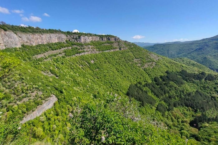 Vanuit Sofia: dagtour wandeling Iskar-kloof en waterval Skaklya