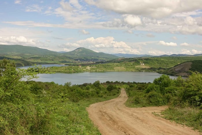 Depuis Sofia : aventure éco-camping d'une nuit au lac Pchelina