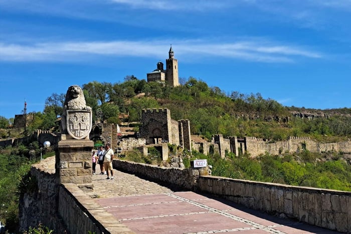 Vanuit Sofia: Veliko Tarnovo en Arbanasi Tour met Transfer