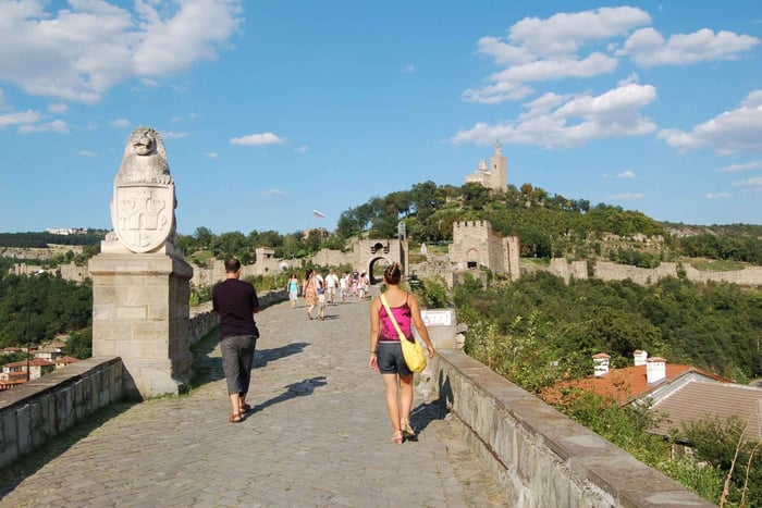 Von Sofia aus: Veliko Tarnovo & Arbanassi 12 Stunden Tagestour