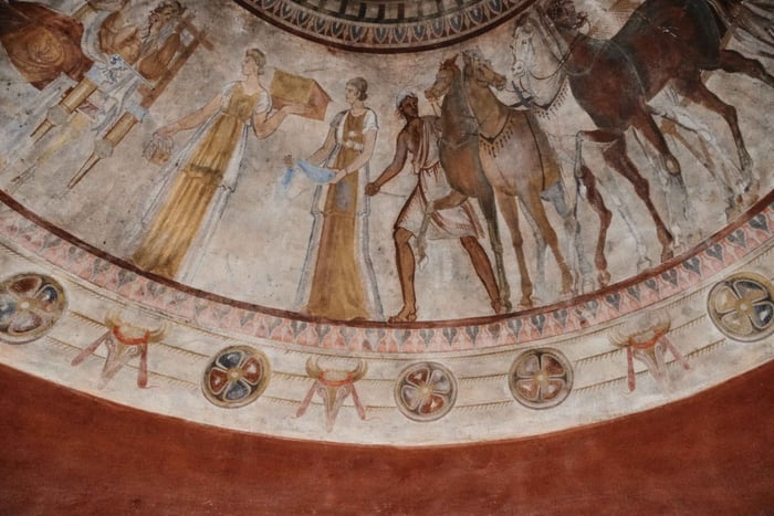 From Veliko Tarnovo: Day Tour to the Valley of Roses & Kings