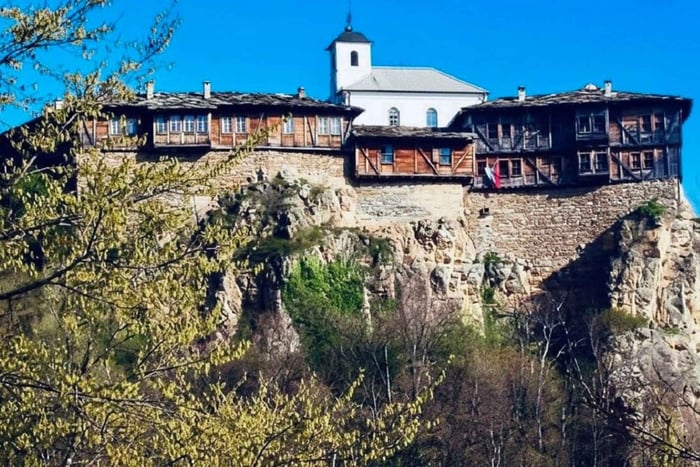 Sofia: Viagem de um dia ao Mosteiro de Glozhene e à Caverna Saeva Dupka