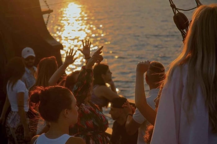 Varna: Disco-risteily merellä, karaoke ja tanssikilpailu
