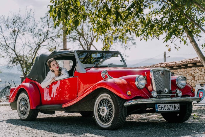 Veliko Tarnovo: Vintage Car Tour with Guide