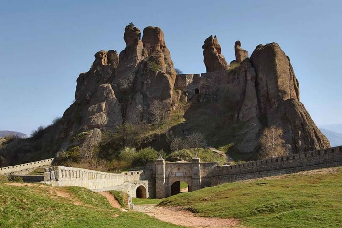 Fra Sofia: Heldagstur til Belogradchik-klipperne og Venetsa-grotten