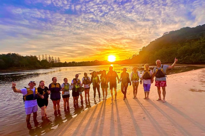 Byron Bay: Kayak and Hike Eco-Tour with Waterfall Swim