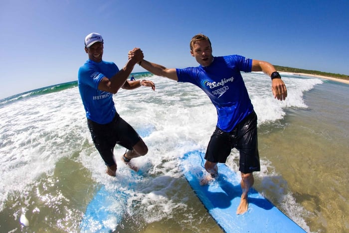 Von Byron Bay aus: Halbtagestour zum Surfen lernen