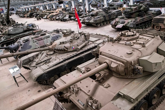 Cairns: Australian Armour & Artillery Museum with Transfers