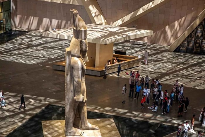 Cairo: Grand Egyptian Museum Evening Tour/ Dinner & Transfer