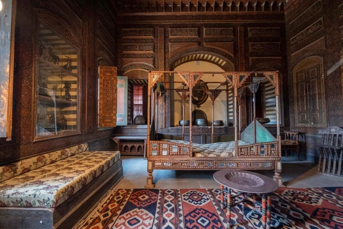 Tour por el patrimonio de El Cairo: Palacio Dorado, la mezquita más antigua y almuerzo.
