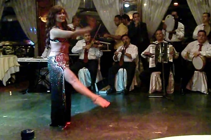 Il Cairo: Crociera con cena sul Nilo e spettacolo di danzatrici del ventre con prelievo