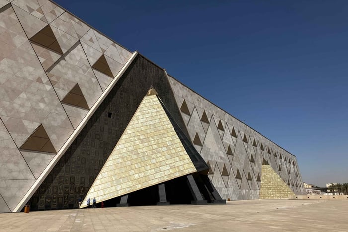 Cairo: Private Guided Grand Egyptian Museum Tour & Breakfast