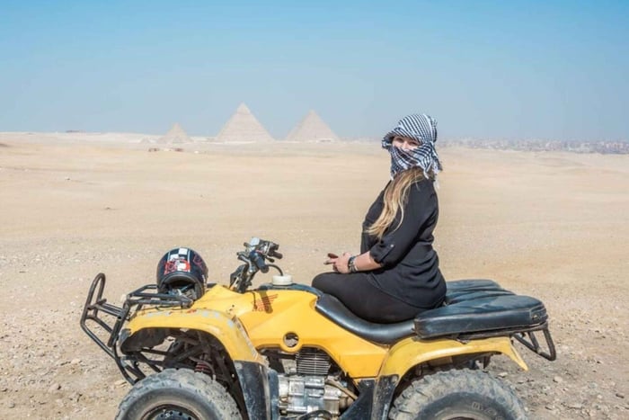 Kairo: Pyramiden, Kamelritt, Shopping Tour mit ATV Option