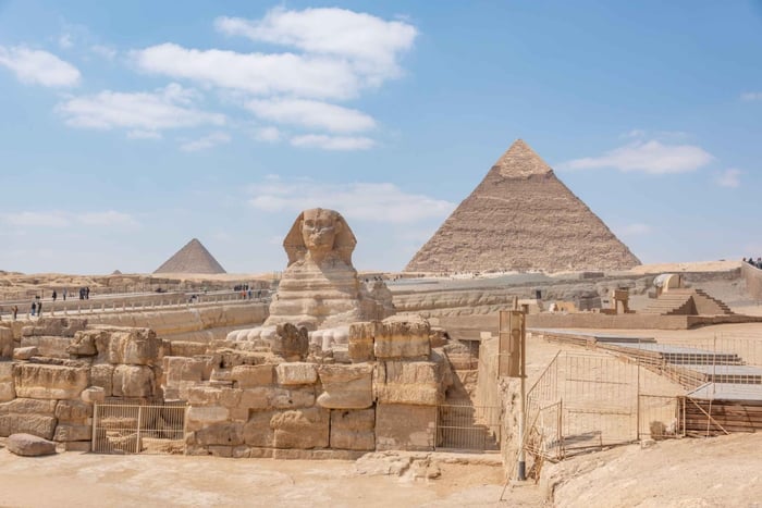 Dal porto di Alessandria: 2 giorni alle Piramidi, al Museo e al Cairo islamico