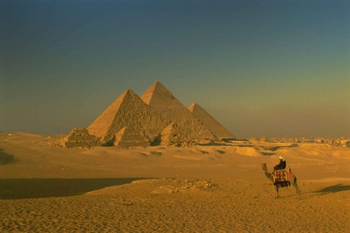 Dal porto di Alessandria: tour di un giorno alle Piramidi di Giza e crociera sul Nilo