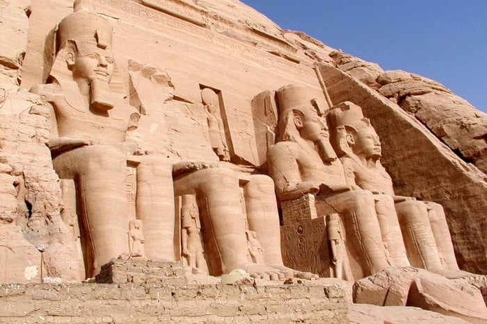 Do Cairo: passeio de um dia a Abu Simbel com voos e guia privado
