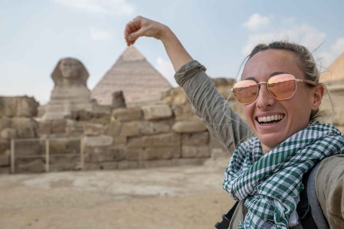 From Hurghada: Cairo Overnight with Pyramids, Museum & Nile
