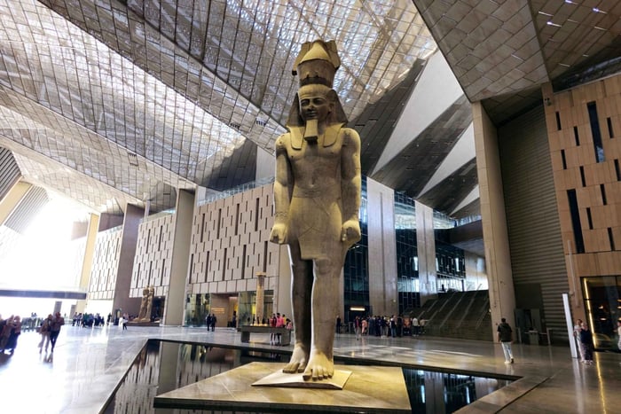 From Hurghada: Grand Egyptian Museum Pyramids Cairo Day Trip