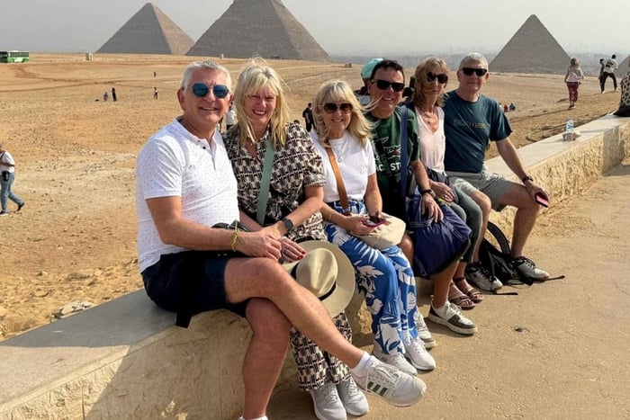 From Hurghada: Private Family Trip to Giza Pyramids & GEM