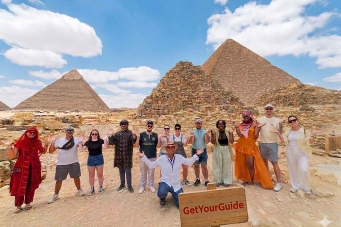 Flyg mellan Hurghada och Kairo: pyramiderna, Kungliga mumiemuseet eller GEM