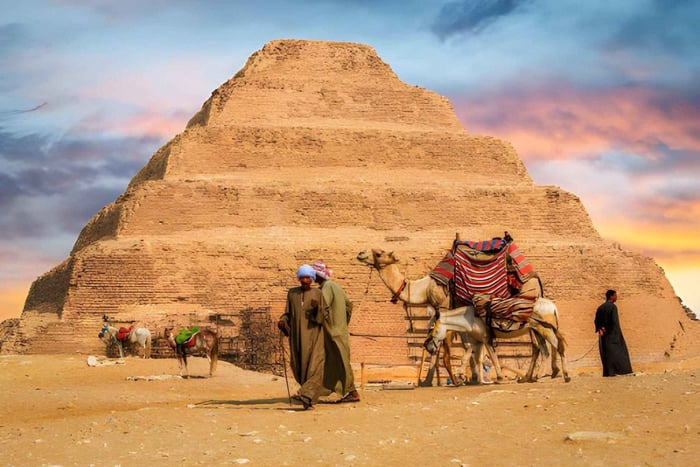 Le Caire : visite privative de Saqqarah, Dahchour et Memphis avec déjeuner