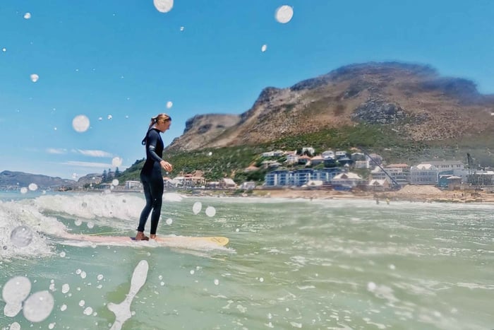Lezioni individuali di surf con un professionista locale a Muizenberg