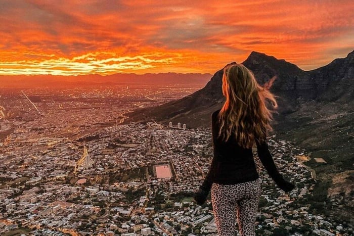 Lion's Head Sunrise Hike with Guide & Pickup