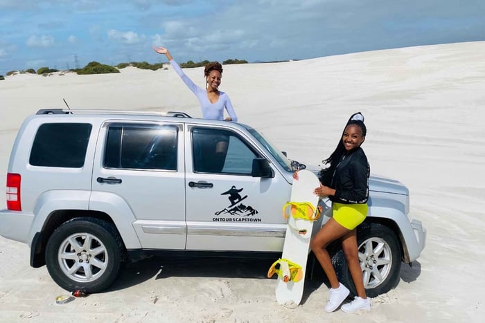 Sandboarden met jeep - bergop rijden