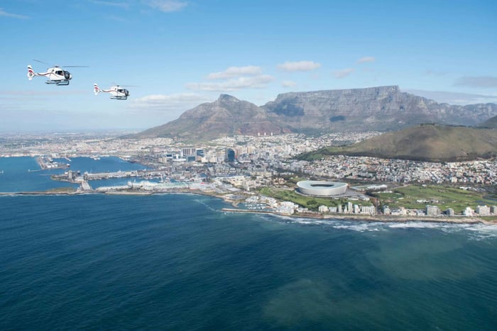 12 minutters helikoptertur over byen