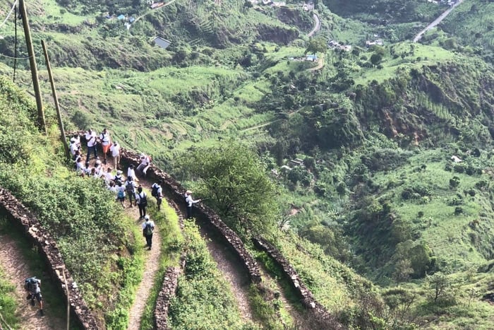 Wandeling van de vulkaankrater Cova naar Ribeira Paúl
