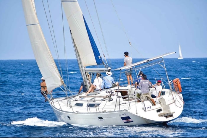Sal Island: Full-Day Sailing Trip with Lunch & Drinks