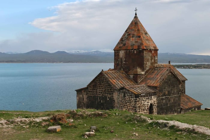 Armenia: día de retiro en el lago Sevan y los monasterios