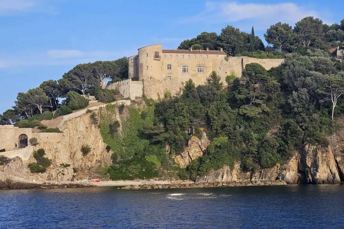 Bormes-les-Mimosas: Paseo en barco híbrido alrededor del Fuerte de Brégançon