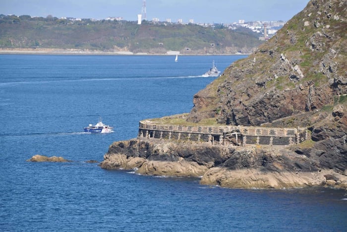 Camaret-sur-Mer: The Route des Fortifications by sea