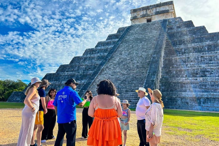 Cancun: Wycieczka z lunchem do Chichen Itza, Cenote i Valladolid