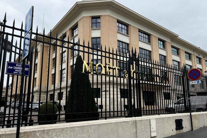 Champagne : Moët et pique-nique en Mercedes Classe V