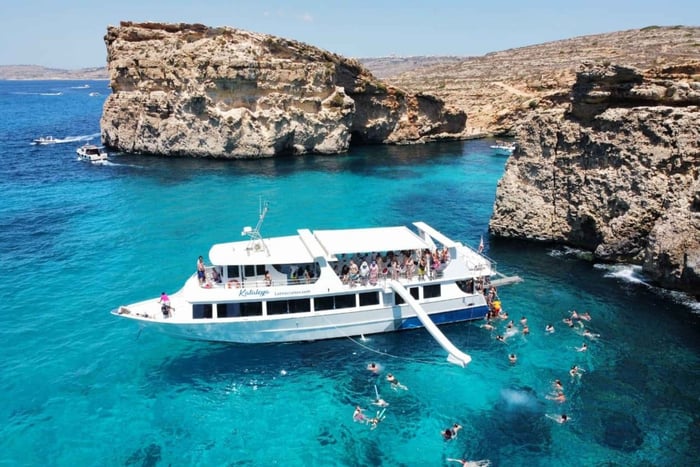 Comino: Blue Lagoon, Crystal Lagoon og sjøgrotter