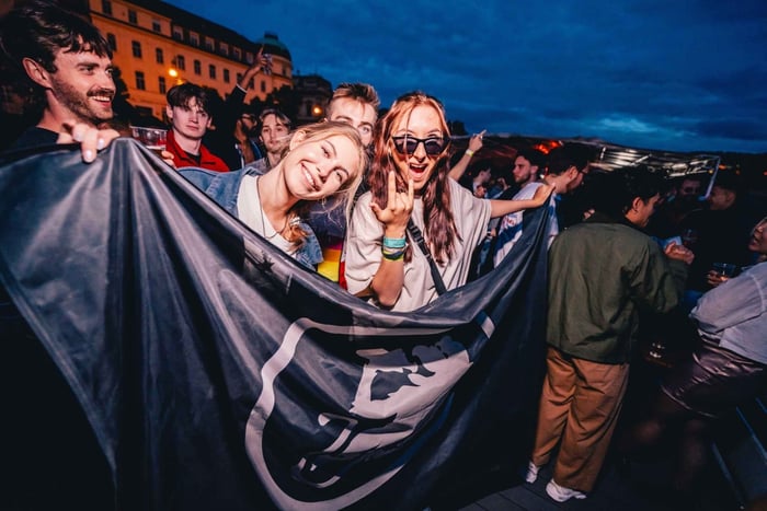 Drunken Monkey i Prag: Bådfest og pubcrawl med fri bar og klubber