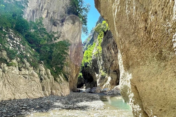 Durrës/Golem: Holta Canyon & Banja Lake Day Trip