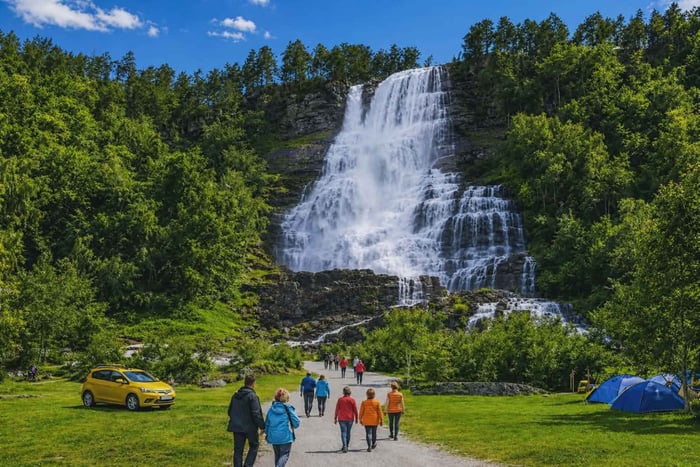 GRAN TOUR Flåm Signature: fiordos, cascadas y carretera de Stalheim
