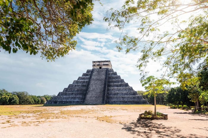 From Cancun: Chichen Itza Early Tour with Transportation