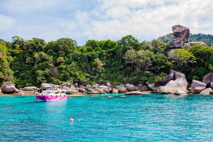 Von Khao Lak aus: Similan-Inseln Tagesausflug mit dem Luxus-Katamaran