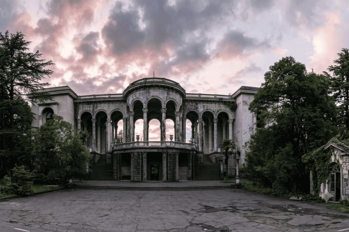 De Kutaisi à cidade abandonada, caverna de Prometeu, Gelati, etc.