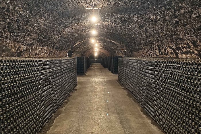 From the vines to the Champagne glass with a vintage car