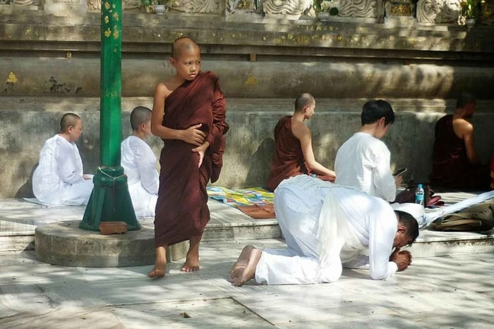 From Varanasi: Sameday Bodhgaya Excursion Spiritual Tour